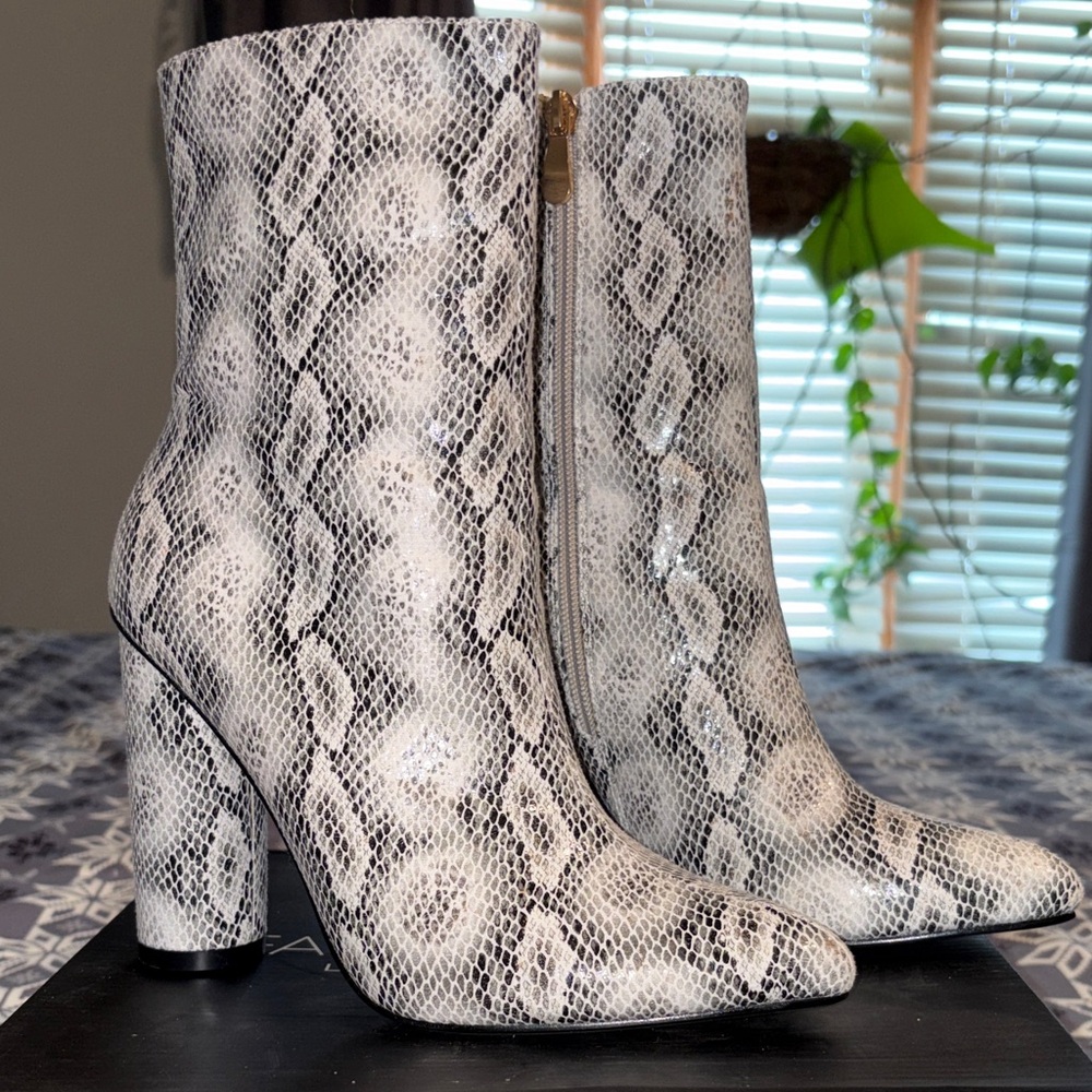 Fashion Nova Snakeskin Pattern Ankle Boots
